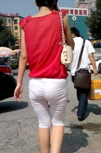 好紧的七分白裤紧臀啊[102M/MP4]