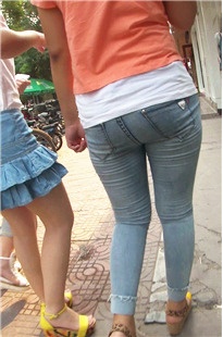 超级肥臀紧牛妹纸，大PG肉肉真有感觉[320M/MP4]