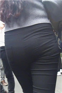 丰满大PG翘臀黑裤美眉[203M/MP4]