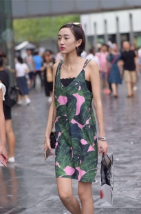 穿绿花衣服的女孩也大美了－15张