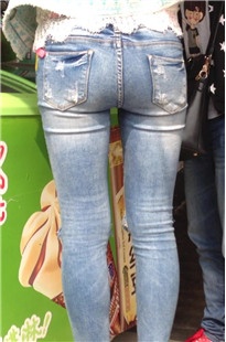 极品紧牛翘臀MM[520M/MOV]