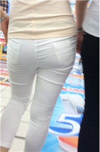 超市紧身包臀白裤MM[124M/MOV]