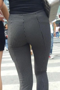 条纹薄裤紧裹饱满圆臀MM[205M/MP4]