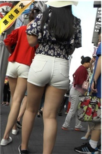 【幽明作品】 丰腴超短白热裤[MP4/856MB]