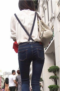 极品粉高跟大长腿背带牛仔裤美少女[629M/MP4]