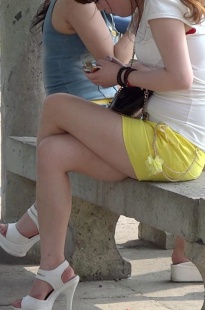 黄热裤白色凉高跟MM [80M/M2TS]