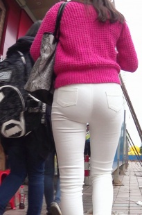 白裤紧臀MM，PP好吸引人[226M/MTS]