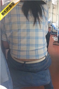 火车上坐旁边的牛仔裤MM，路出蕾丝边边[273M/MP4]