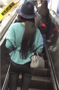 戴帽子的长发极品皮裤美女[228M/MOV]