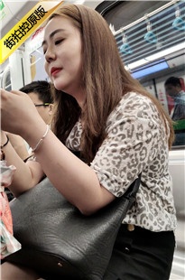 4K-地铁上的长发丰满美女[1.35G/MP4]