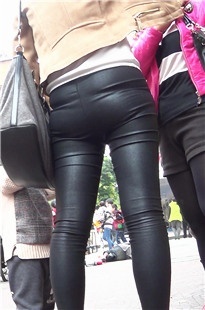 性感圆润红高跟皮裤MM，低腰内内勒出臀形[209M/MTS]