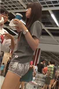 花热裤高挑长腿妹子[211M/MP4]