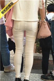 美女紧身微透白裤显内痕[440M/MOV]