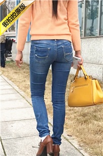 准备过马路的紧身蓝牛性感翘臀美女[499M/MOV]