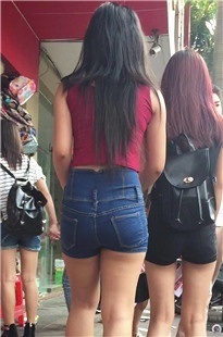 红衣高腰紧牛热裤小妹[682M/MP4]