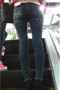 极品牛仔裤美女修长MT[86.4M/MP4]