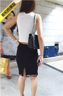 4K-地铁站跟拍黑色高跟包臀长裙白腿丰臀美眉[1.39G/MP4]