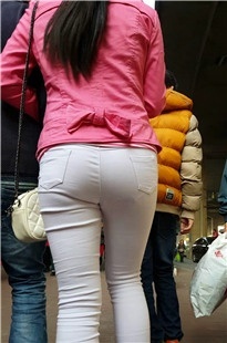 白裤翘臀MM美眉[322M/MP4]