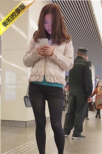 4K-粉色羽绒服街拍黑丝美眉[742M/MP4]