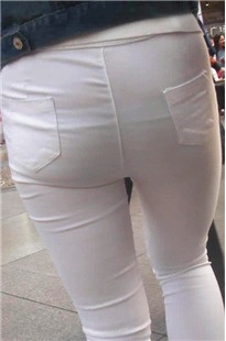 快到透视的性感白裤美丽小妹妹看见内内了吗[214M/MP4]