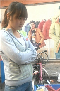 紧圆牛仔性感妹子[931M/MP4]