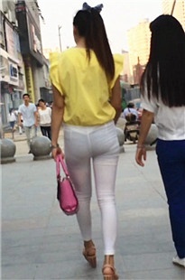 妹子的白裤也太薄了吧，圆臀紧翘真诱人[249M/MOV]