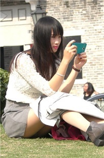 【4k超清画质】草地上的长裙美女走guang了[MP4/833MB]