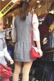 跟拍两个短裙SW美眉逛街[234M/MOV]