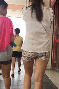 超短性感热裤小妹[61.7M/MOV]