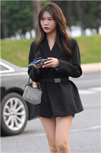 乖巧美腿的小姐姐3A3670[6.04G]