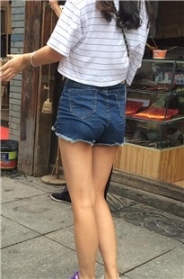 牛仔热裤美少女[400M/MOV]