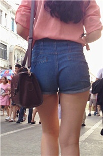 颇有气质的热裤美女[195M/MOV]