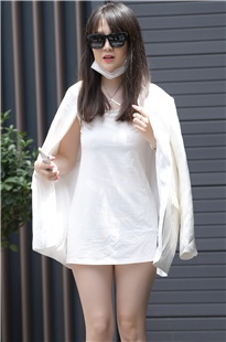 白皙美腿玉足美女3A2253[2.12G]