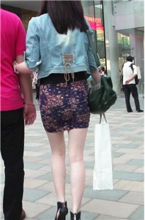 风sao翘臀美MM，真想搂住她[168M/MP4]