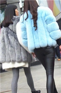 极品身材皮草大衣紧身皮裤漂亮美眉[289M/MP4]