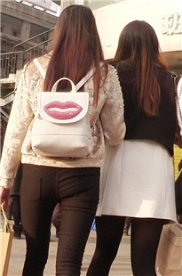 极品紧身裤少女清纯脸蛋魔鬼身材啊！（第一季）[886M/AVI]