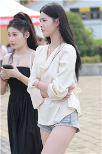 热裤大白腿，春光外3A6581[1.33G]