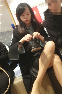 美女丝腿换鞋[786M]