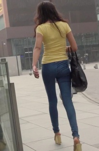 高挑的气质牛仔裤MM[47.1M/MP4]