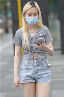 白皙美腿美足热裤女孩3A4727[2.08G]