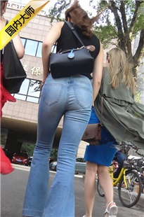 4K超清视频！高挑喇叭紧牛美女[MP4/954MB]