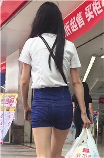 身材很好的牛仔热裤长腿妹妹[679M/MOV]