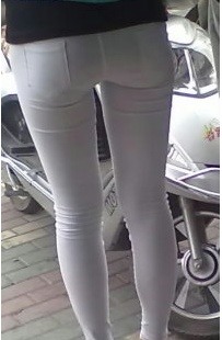 白裤美臀妹妹