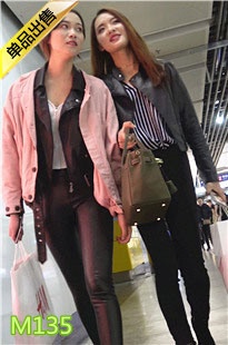 4K-黑色皮裤和布裤两个极品身材美女M135[628M]