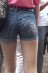 高挑蓝牛热裤美眉[62.6M/MP4]