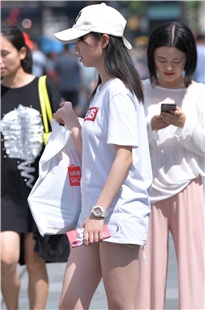 笔直的美腿美眉3A1165[1G]