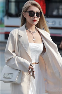 气质丝袜美女3A1685[681M]