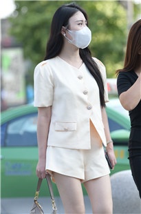 白皙美腿美女一枚3A5791[2.25G]