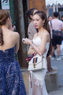 晚装美女 撩人的身段完美靓丽，气质高雅－11张