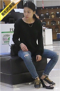 4K-清纯牛仔裤妹子在试鞋[727M/MP4]